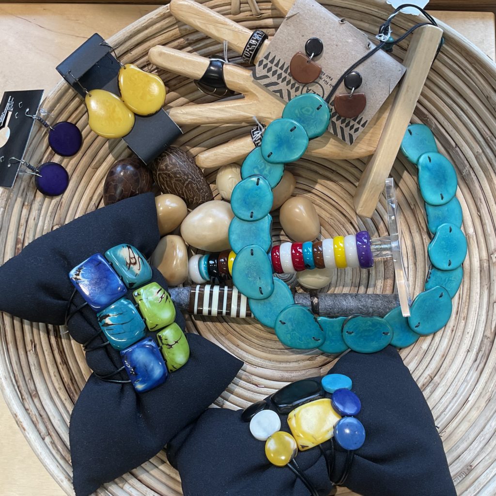 Beispiele für Tagua-Schmuck